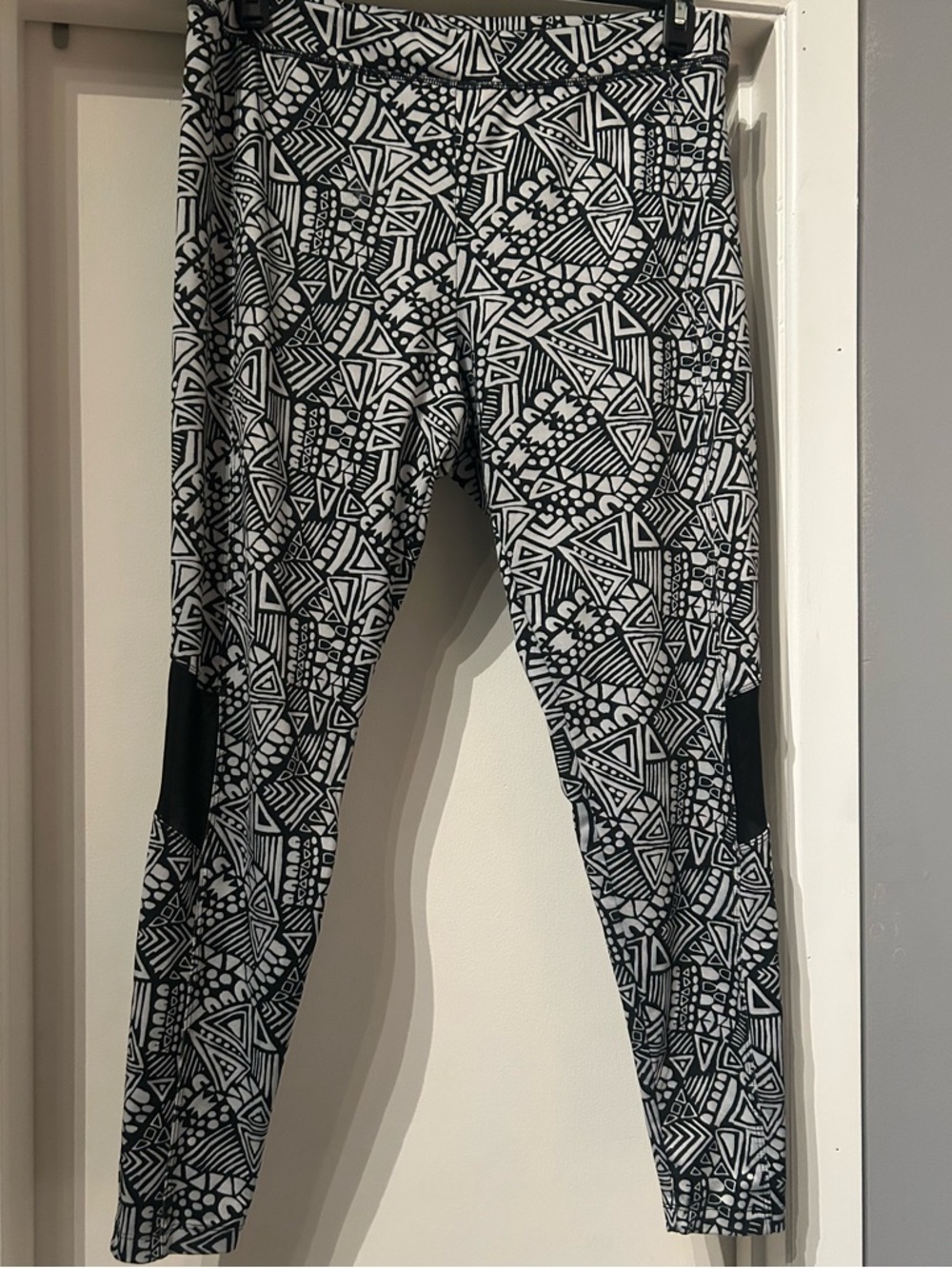 Black and White Abstract Print Leggings Women’s Size L
